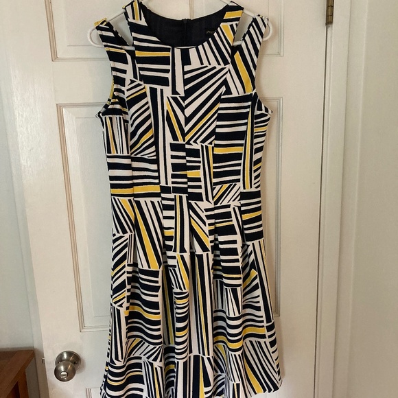 Fun Preppy Geometric Print Dress - size 8 - Picture 1 of 6